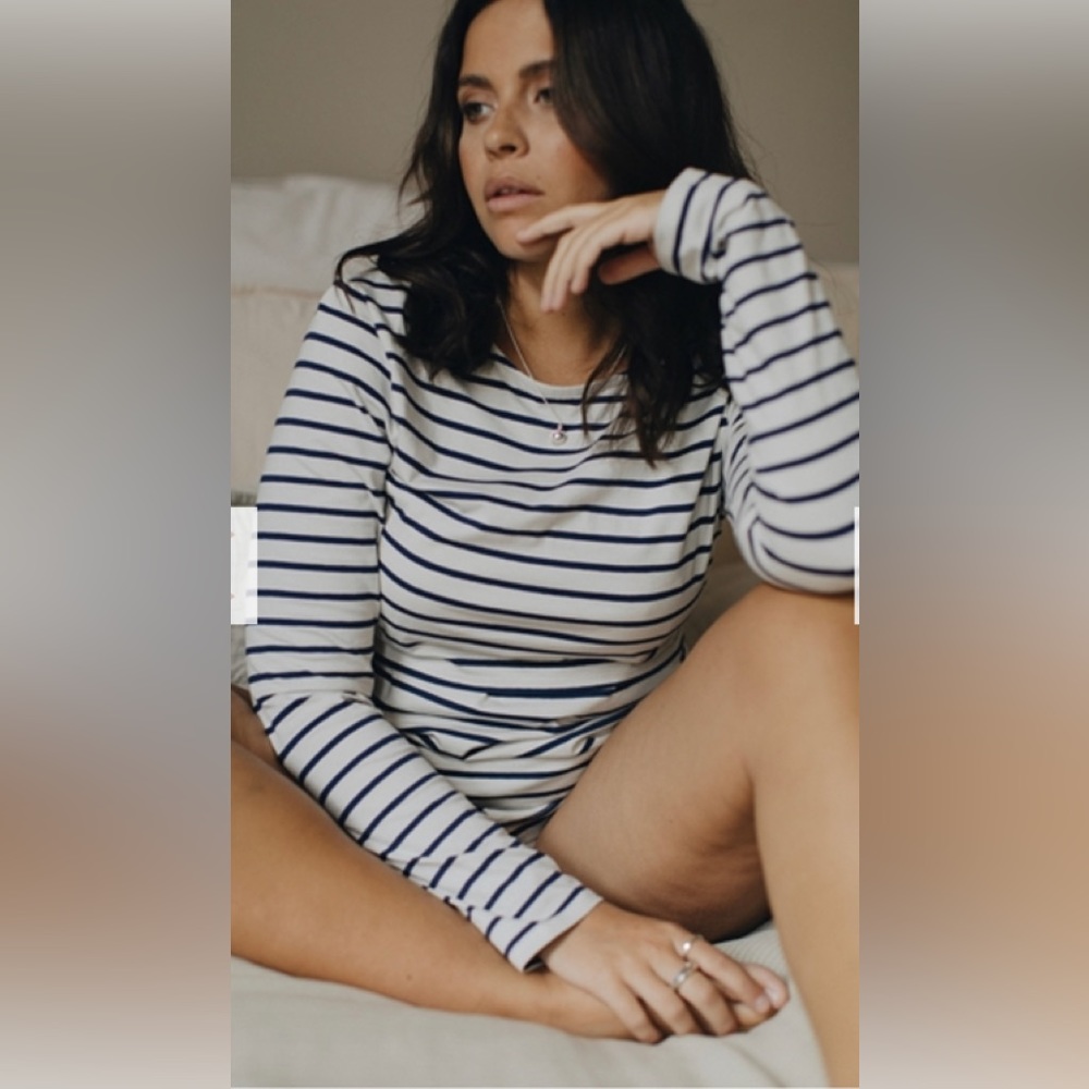 BOOB NURSING WEAR stretch navy & white long sleeve nursing top